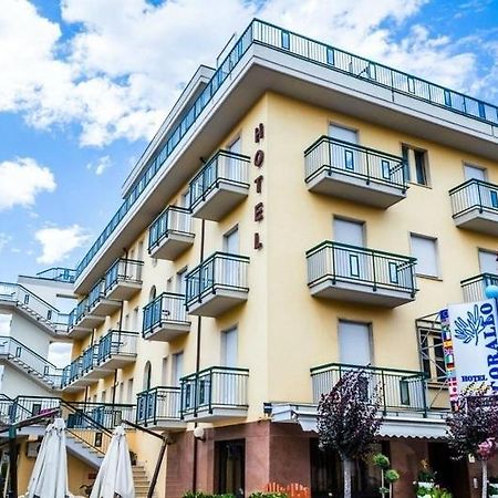 Hotel Corallo Джулианова Экстерьер фото