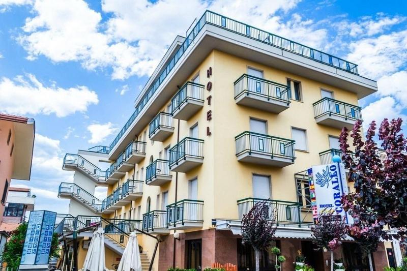 Hotel Corallo Джулианова Экстерьер фото