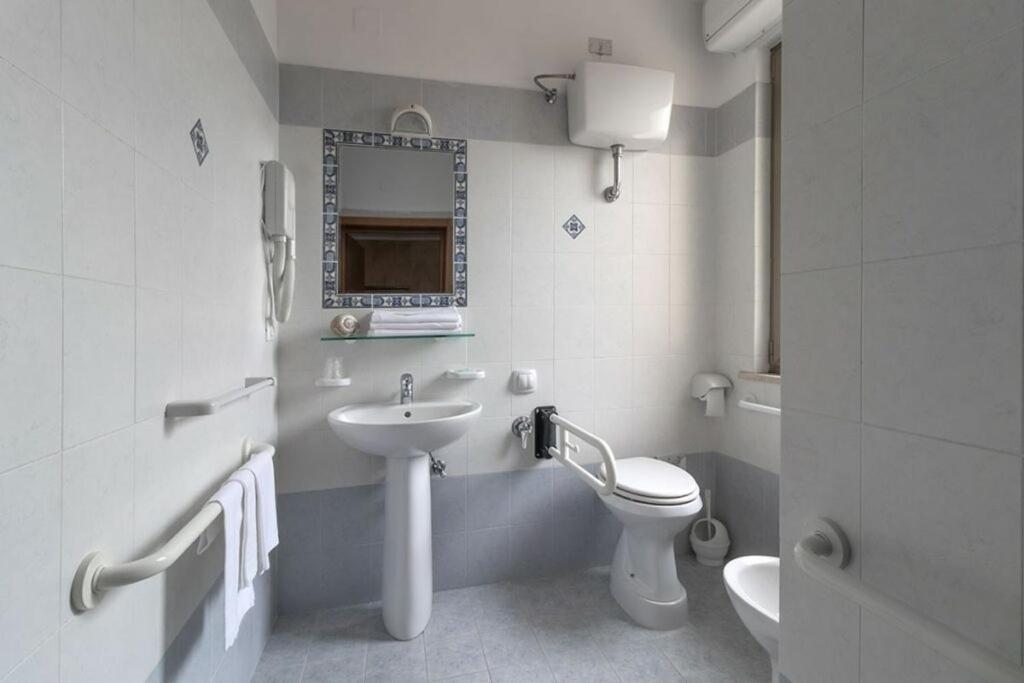 Hotel Corallo Джулианова Экстерьер фото