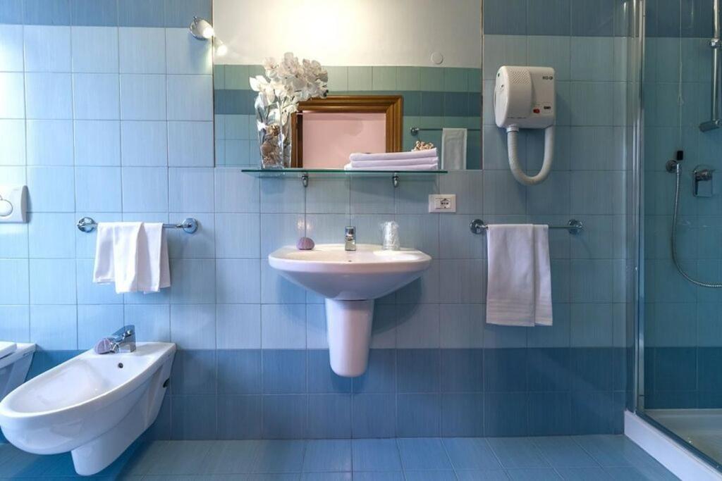 Hotel Corallo Джулианова Экстерьер фото