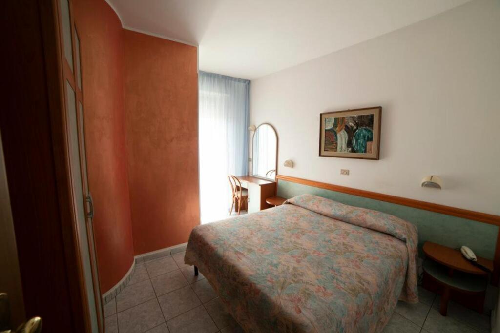Hotel Corallo Джулианова Экстерьер фото